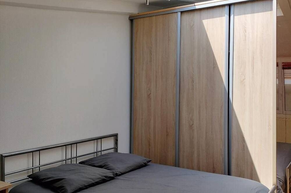 A Quiet Bungalow In The Heart Of Town in Aubervilliers, Sena-Saint Denis