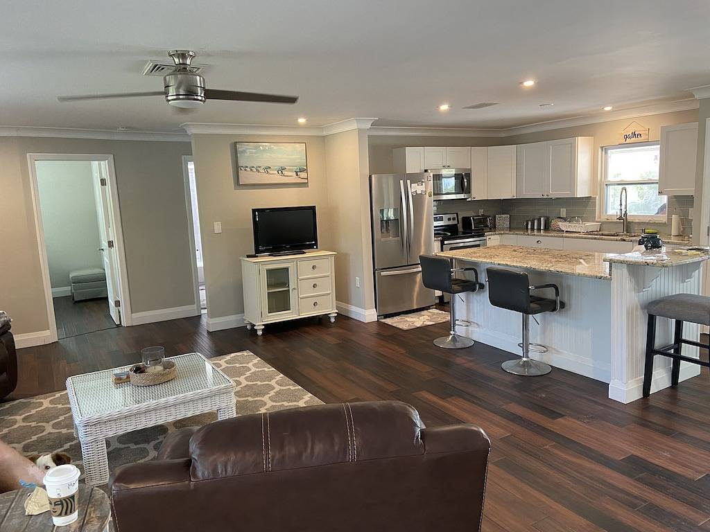 Wunderschöner grauer Strand - neuer offener Grundriss, großartige Lage, umgeben von Stränden in Iona, Southwest Florida