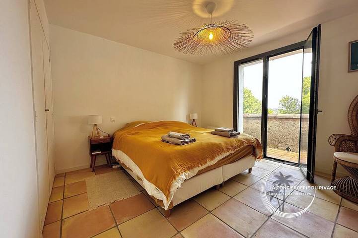 Location de vacances pour 12 personnes, avec terrasse ainsi que jardin et jacuzzi dans Port du Niel - 2