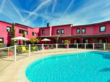 Hôtel pour 4 personnes, avec terrasse ainsi que piscine et jardin à Chaintré