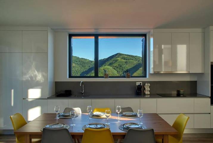 Location de vacances pour 6 personnes, avec vue ainsi que jardin et piscine dans Sistelo - 4