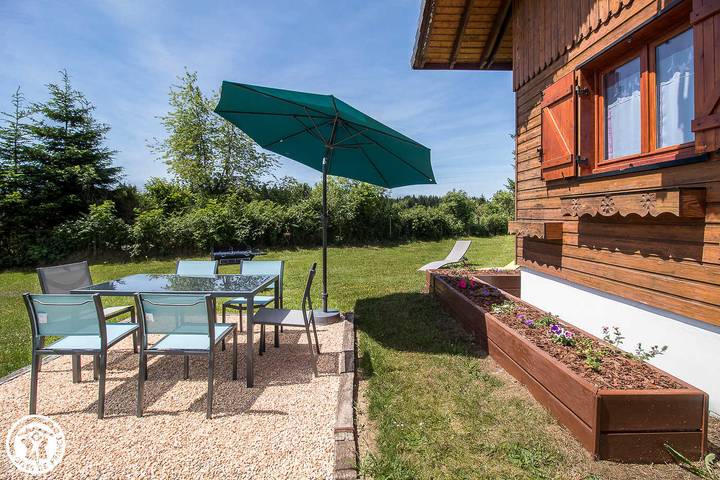 Chalet pour 4 personnes, avec Terrasse ainsi que Jardin et Vue en Auvergne - 2