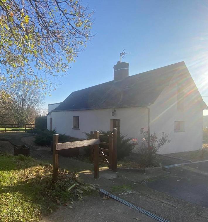 Gîte pour 2 personnes, avec vue et terrasse à Saint-Vincent-du-Lorouër