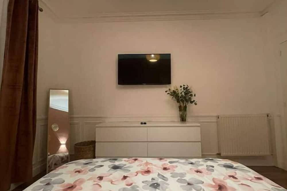 Entire apartment, Mira - Sublime Apartment Close to Train Station in Corbeil-Essonnes, Essonne