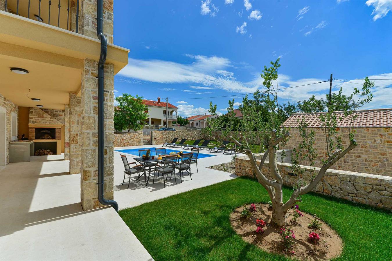Stone Villa Banovi with heated pool in Novigradsko More, Zadar