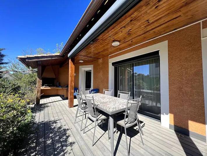 Villa pour 6 personnes, avec piscine ainsi que jardin et terrasse