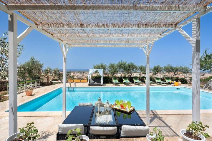 Villa per 14 persone, con giardino e panorama nonché piscina, con animali domestici in Marsala