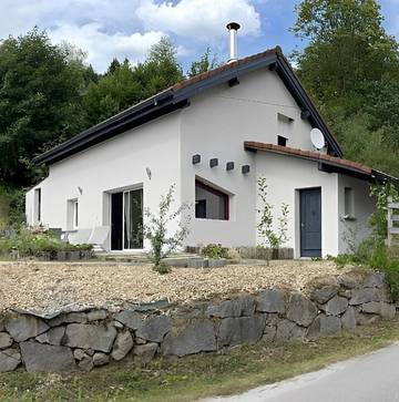 Gîte pour 6 personnes, avec terrasse ainsi que jacuzzi et jardin dans les Vosges