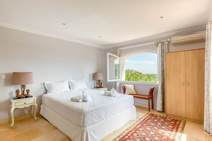 Villa pour 8 personnes, avec Terrasse ainsi que Jardin et Piscine à Opio - 4
