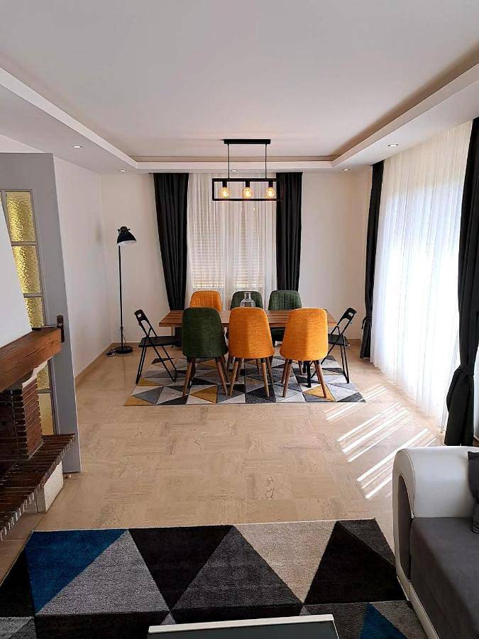 Location de vacances pour 8 personnes, avec vue et balcon à Lèves - 3