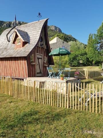 Chambre d’hôte pour 2 personnes, avec jardin et vue, animaux acceptés à Séderon