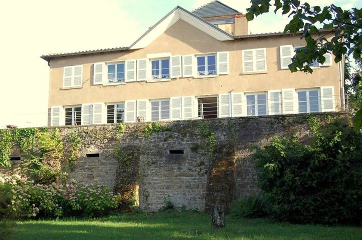 Location de vacances pour 3 personnes, avec Terrasse ainsi que Jardin et Vue à Blacé