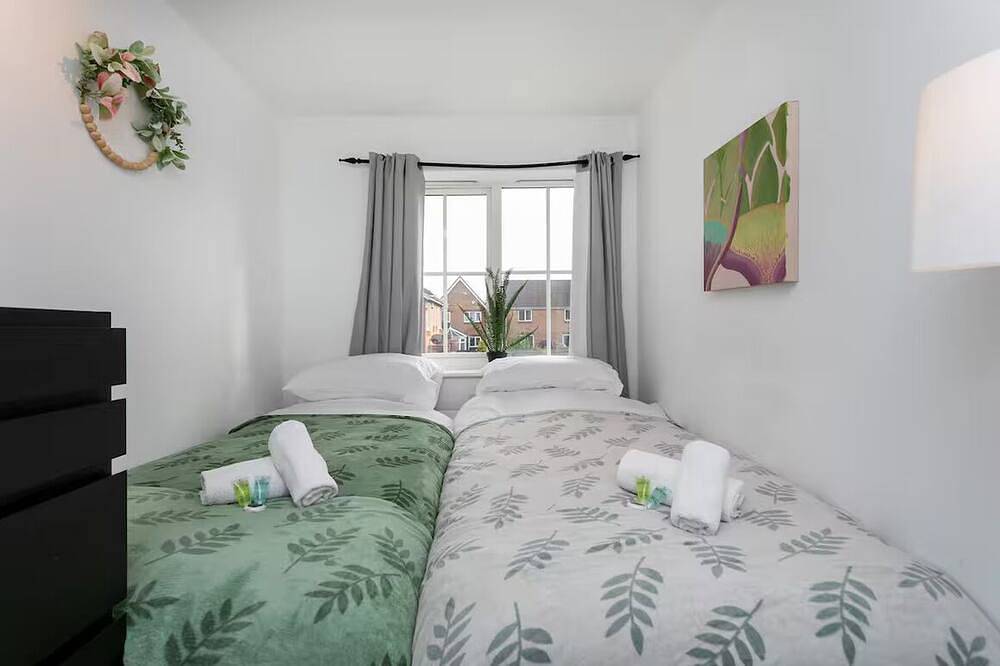 Modern 2-Bed Stay with Garden & Parking - Pass the Keys in Nottingham, East Midlands