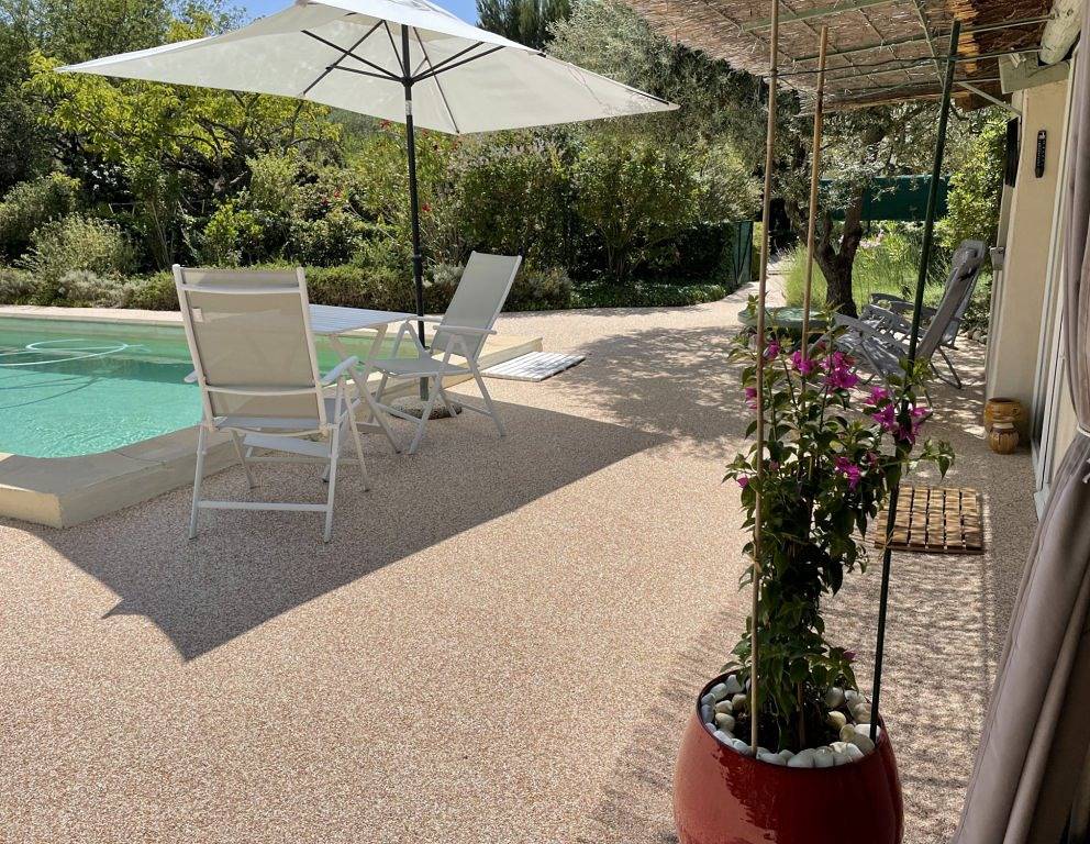 La petite Cadenelle (mazet avec piscine pour 2 personnes) in Eygalières, Région d'Arles