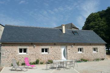 Gîte pour 6 personnes, avec terrasse et vue sur le lac, animaux acceptés à Campuac