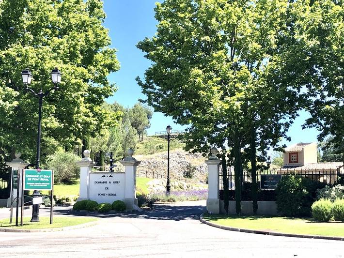 Location de vacances pour 4 personnes, avec piscine ainsi que terrasse et jardin à Mallemort - 3