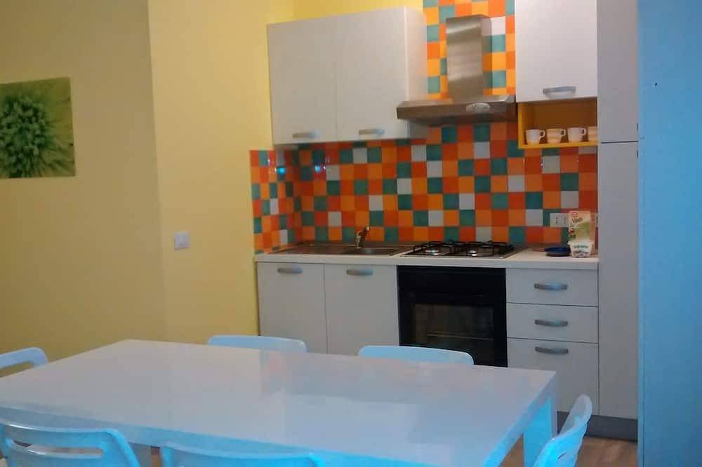 Entire apartment, Pretty studio near the sea in Letojanni, Messina Province
