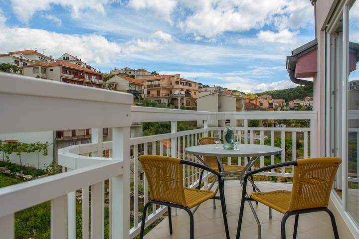 Ferienwohnung für 3 Personen, mit Balkon/Terrasse in Trogir