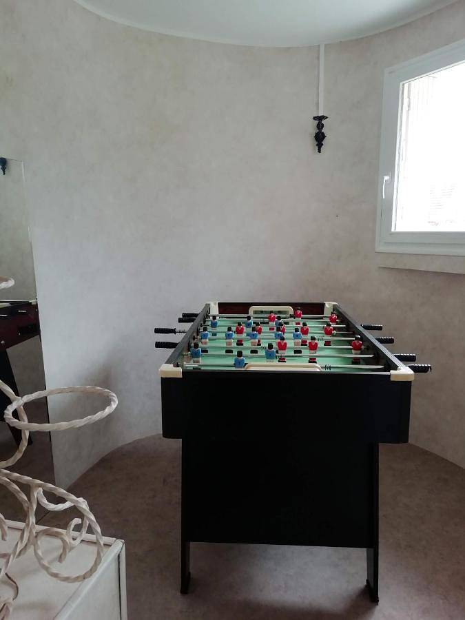 Location de vacances pour 14 personnes, avec Balcon et Terrasse ainsi que Jardin et Vue à Foucherans
