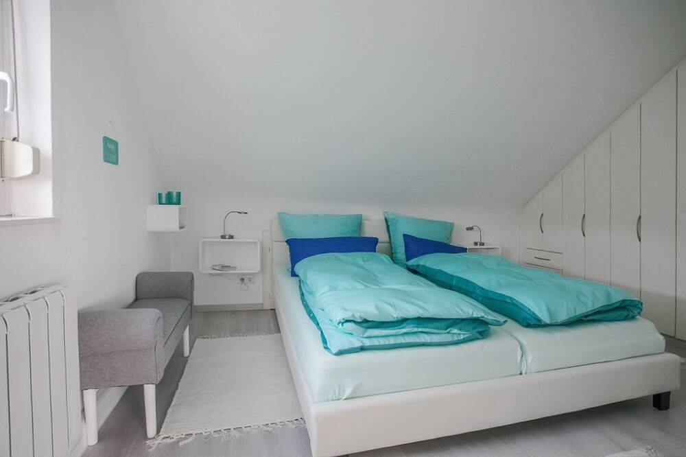 Entire apartment, Large modern comfort apartment, 2 pers., Quiet location in Niederzwehren, Kassel