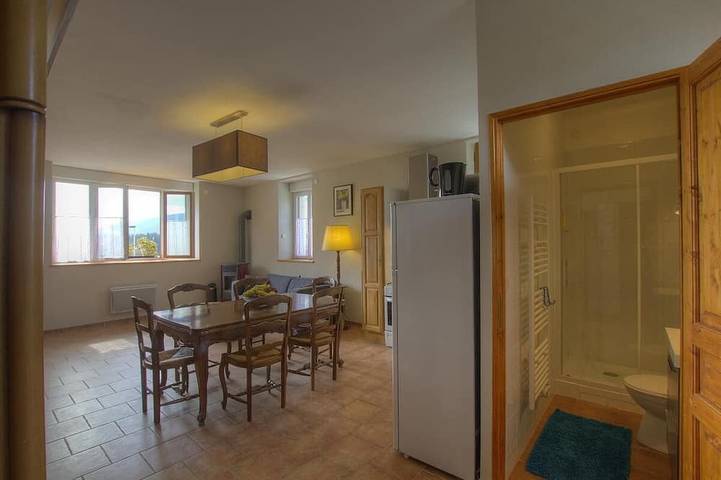 Location de vacances pour 4 personnes, avec jardin, animaux acceptés à Mijoux - 4