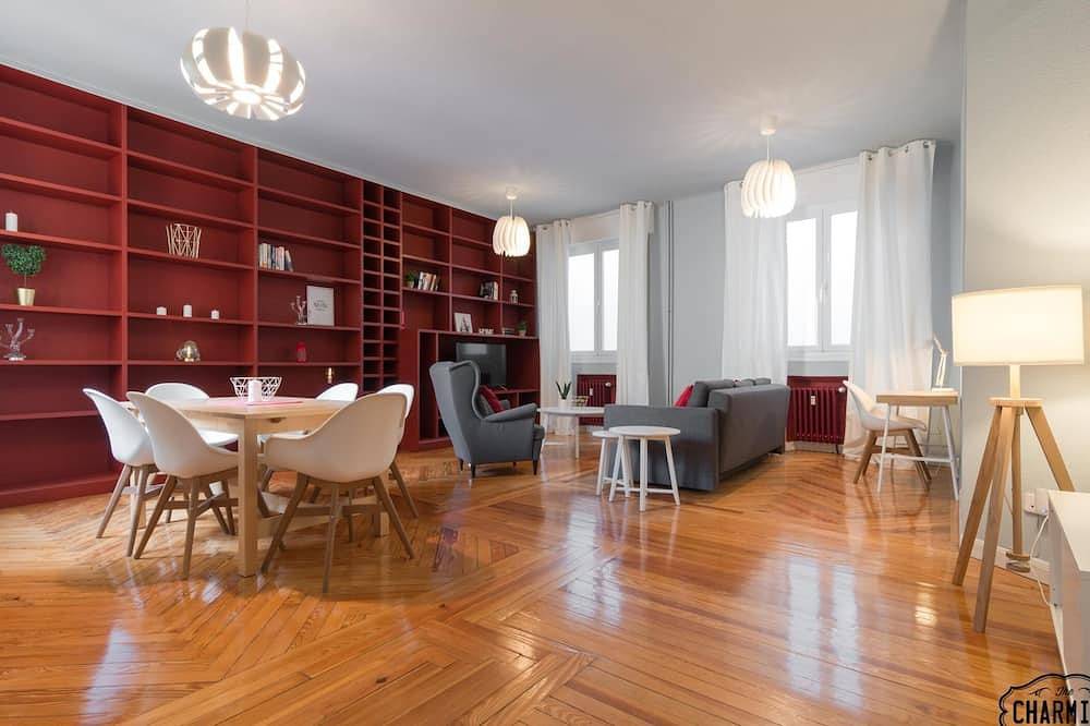 Ganze Wohnung, Gran Vía Center - 2 bedrooms, large living room, in the center in Centro (Madrid), Madrid
