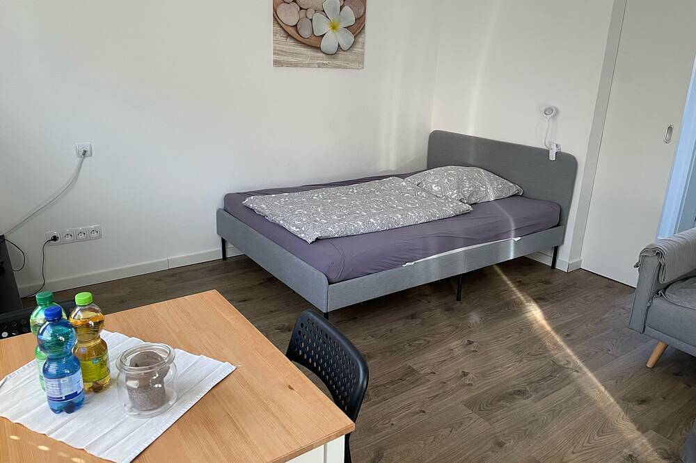 Ganze Wohnung, Nancy-1 Zimmer Ferienwohnung in Wesseling, Rhein-Erft-Kreis