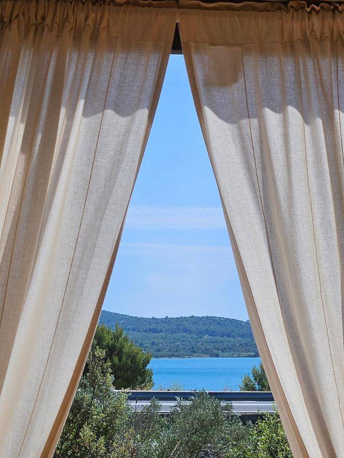 Camping pour 4 personnes, avec piscine ainsi que terrasse et vue à Pirovac - 4