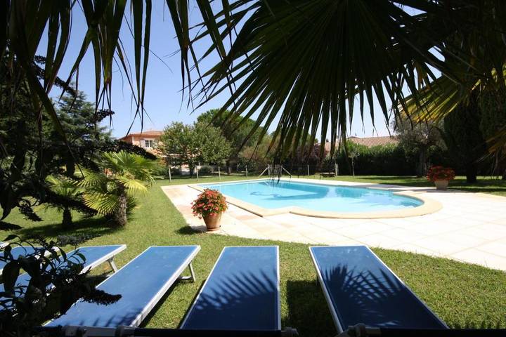 Chalet para 8 personas, con jardín y piscina - 1