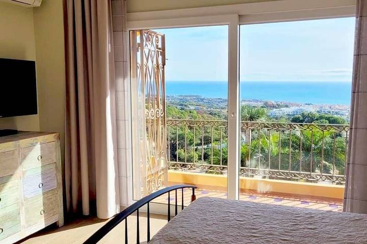 Villa pour 4 personnes, avec balcon ainsi que piscine et jardin à Estepona - 3