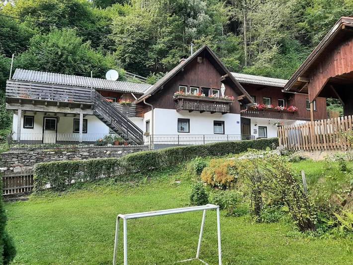 Ferienhaus für 10 Personen, mit Balkon und Terrasse in Feld am See