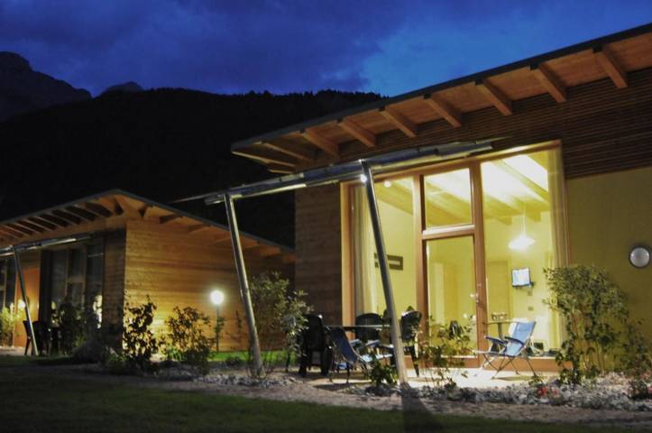 Station pour 6 personnes, avec jardin et piscine ainsi que vue sur le lac et sauna à Molveno - 4