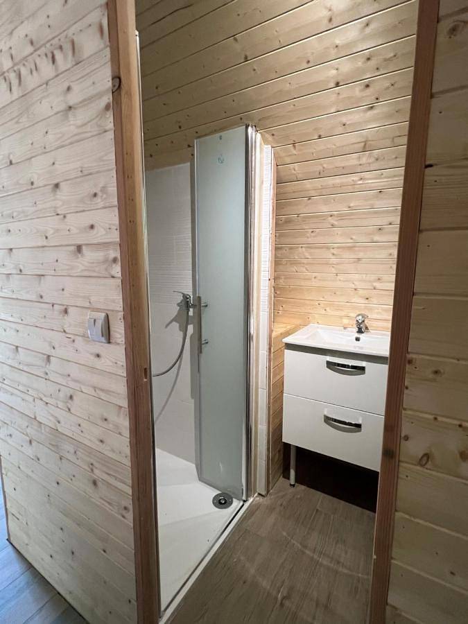 Gîte pour 2 personnes, avec piscine et vue ainsi que jardin et terrasse à Notre-Dame-de-la-Rouvière - 3