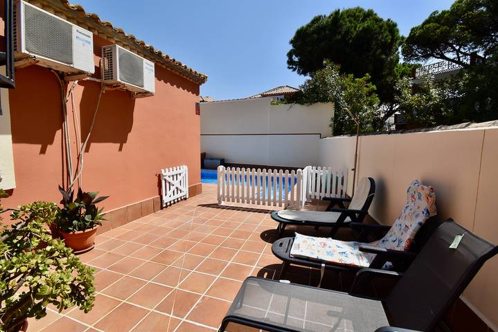 Villa pour 8 personnes, avec terrasse ainsi que jardin et piscine à Chiclana de la Frontera - 3