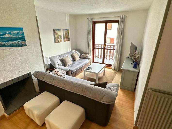 Apartamento de vacaciones para 6 personas, con piscina además de vistas y balcón - 1