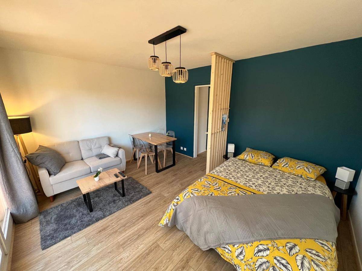 Appartement entier, One-Bedroom Apartment in Valognes, Côte de la Déroute