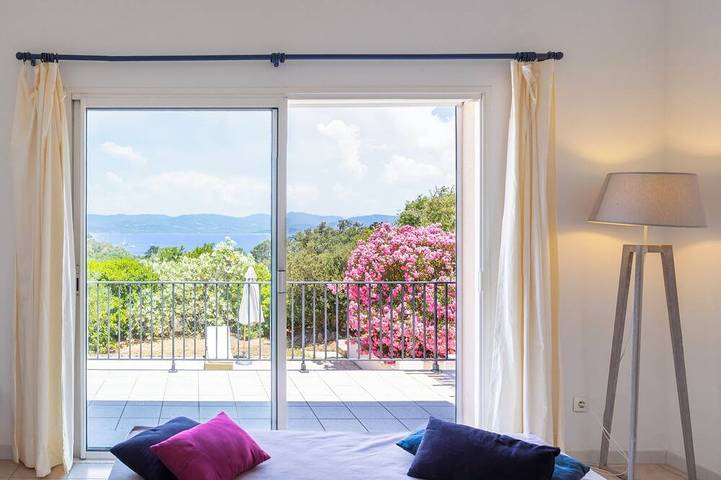 Beautiful villa with pool, sea view, large garden and beach 7mn walk to Campomoro in Campomoro, Belvédère-Campomoro