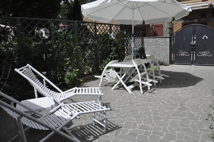 \"Domus Parva\" Delightful house in the woods, with garden, near Lake Bolsena in Valentano, Viterbo Provinz