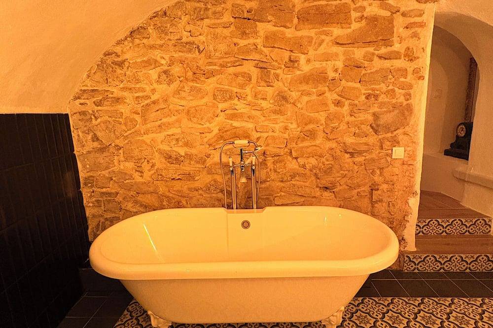 Entire apartment, Secret Apartment - Time Travel in Peynier, Mediterranean Coast (France)