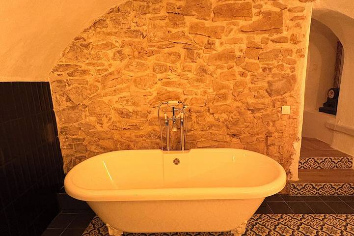 Entire apartment, Secret Apartment - Time Travel in Peynier, Mediterranean Coast (France)