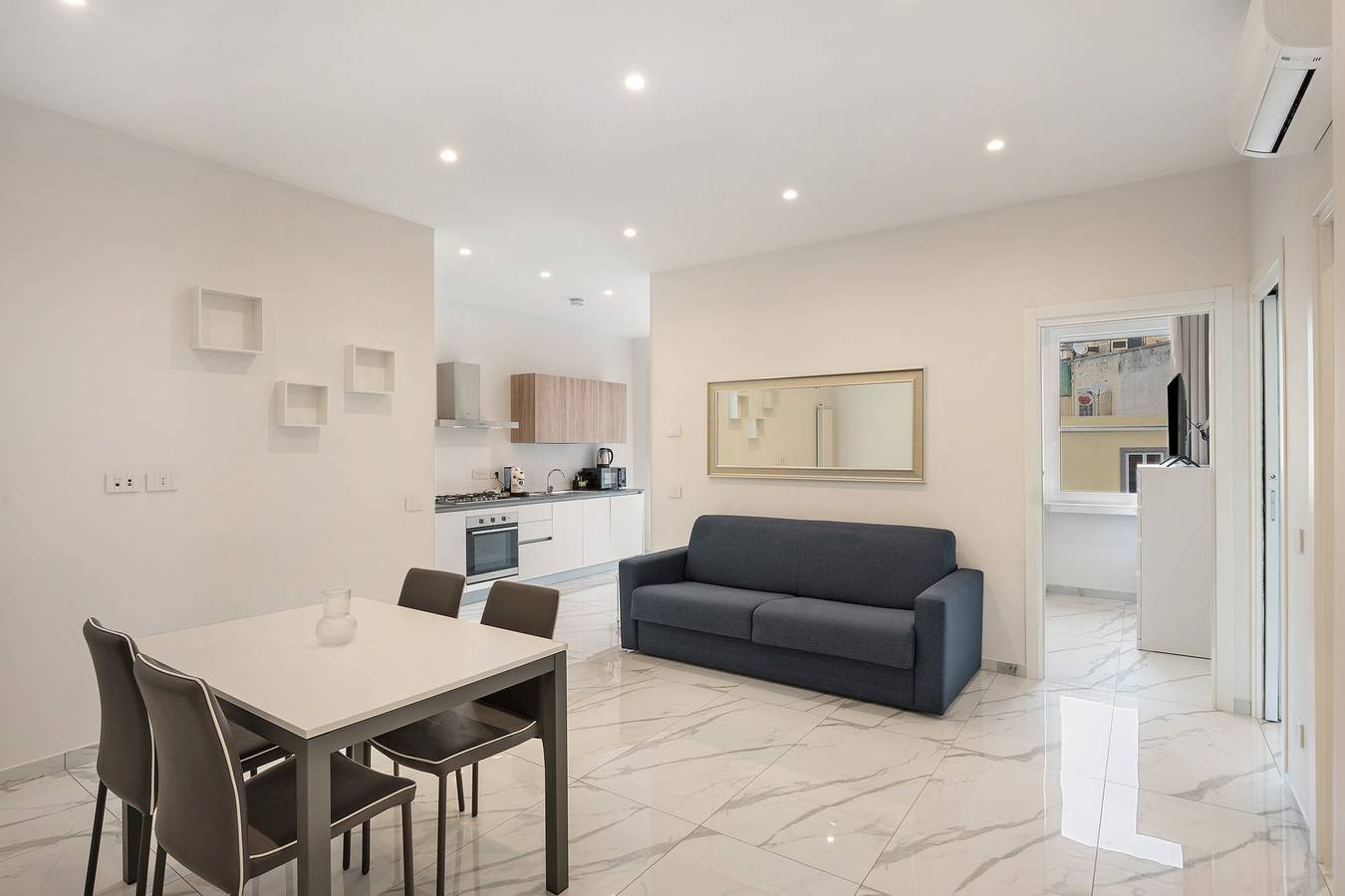 Hel lejlighed, Apartment 'Family - Zona Lungomare' with Balcony, Wi-Fi and Air Conditioning in Napoli, Napoli Provinsen