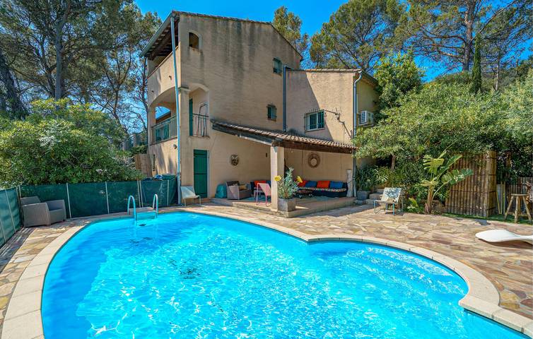 Gemütlicher Rückzugsort am Pool mit Terrasse und AC, 2 km von Solliès-Toucas entfernt in Solliès-Ville, Mittelmeerküste (Frankreich)