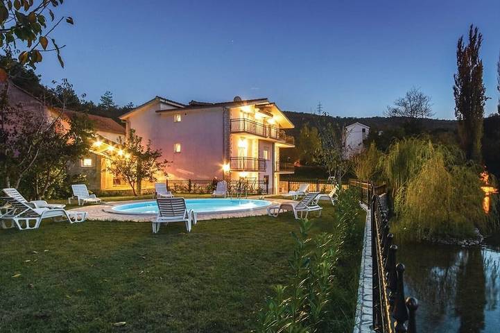 Ferienhaus für 10 Personen, mit Balkon und Garten