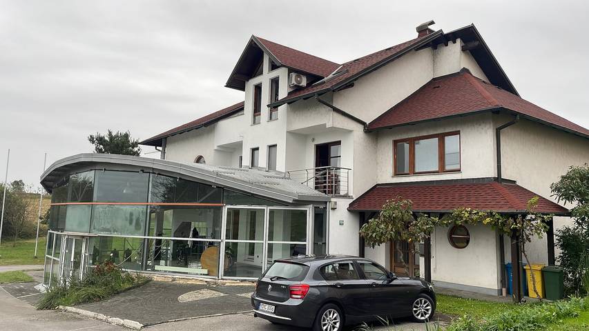 Ganze Wohnung, Two bedroom apartment with terrace Karlovac -a in Karlovac, Karlovac und Umgebung