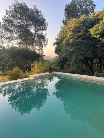Cottage pour 2 personnes, avec vue ainsi que piscine et jardin à Taradeau