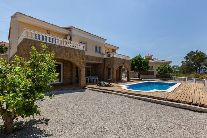 Casa "Villallop" que admite mascotas, con vistas a la montaña, piscina y Wi-Fi in Olivella, Garraf