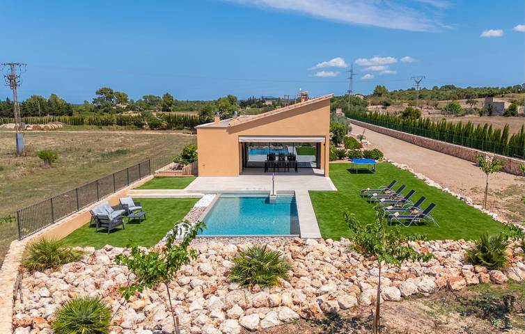Finca für 6 Personen, mit Terrasse in Sineu