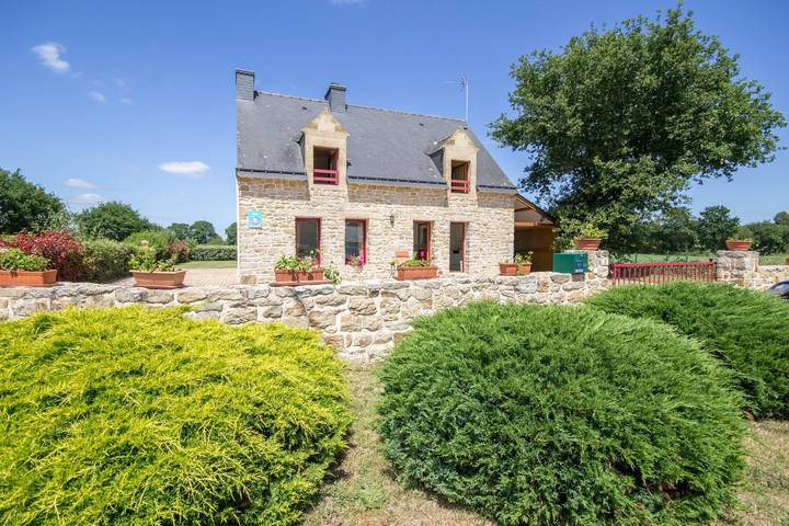 Gîte pour 7 personnes, avec jardin dans Branféré