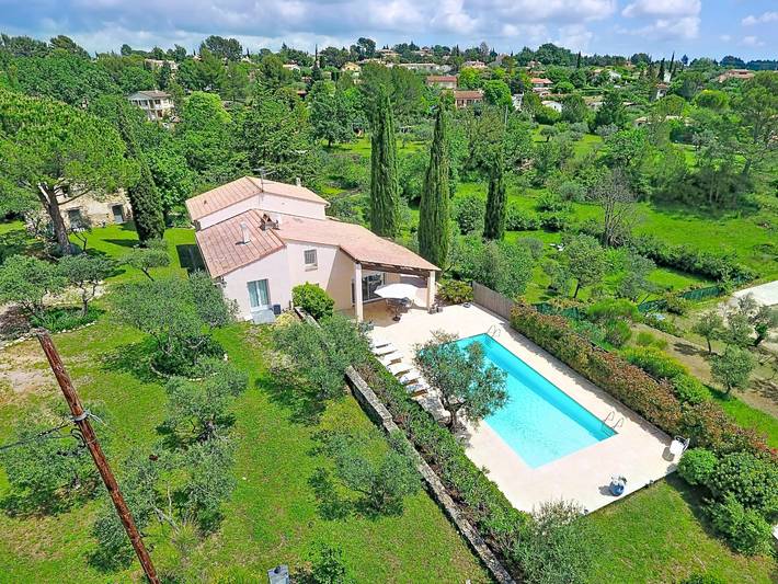 Gîte pour 8 personnes, avec piscine, adapté aux familles à Flayosc