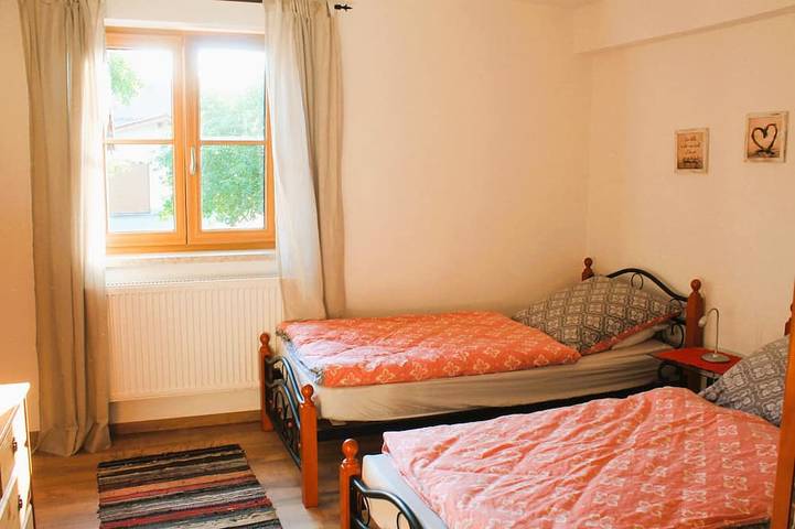 Gemühtliches Ferienhaus 2,5 km von Vogtareuth entfernt, im Landkreis Rosenheim in Vogtareuth, Landkreis Rosenheim